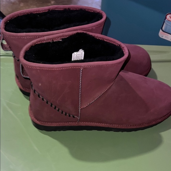 UGG Men's Maroon Boots - Picture 3 of 7